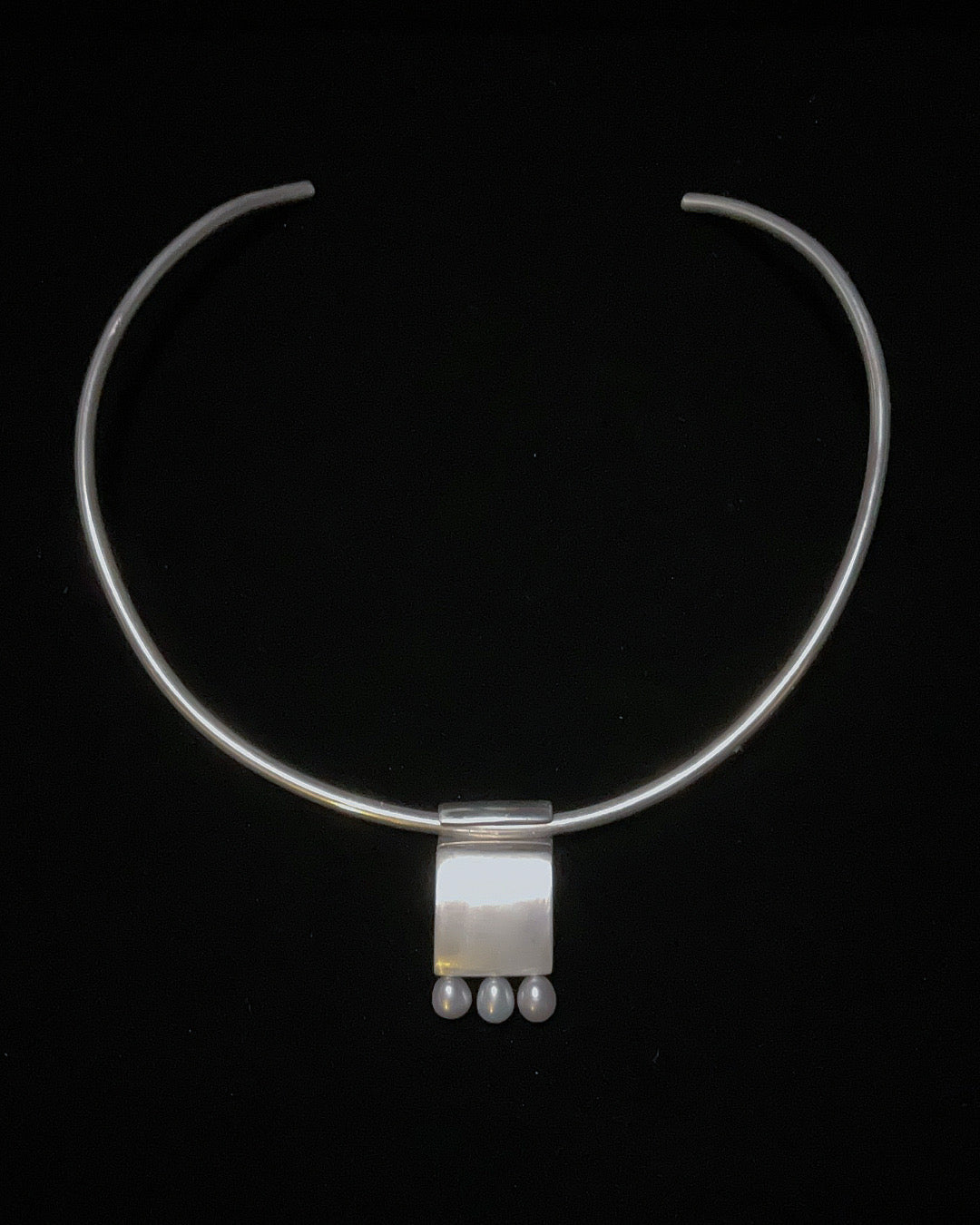 Obscure Pearl Necklace