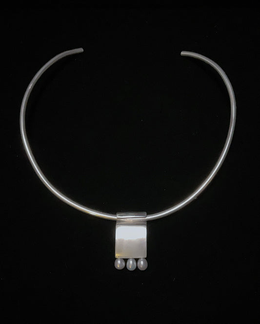 Obscure Pearl Necklace