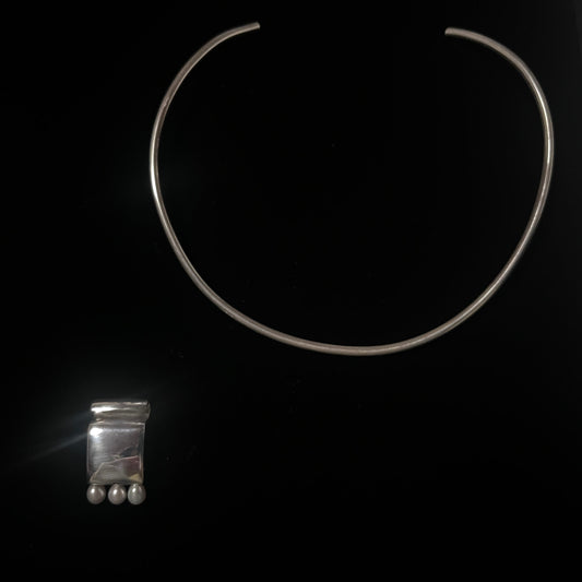 Obscure Pearl Necklace