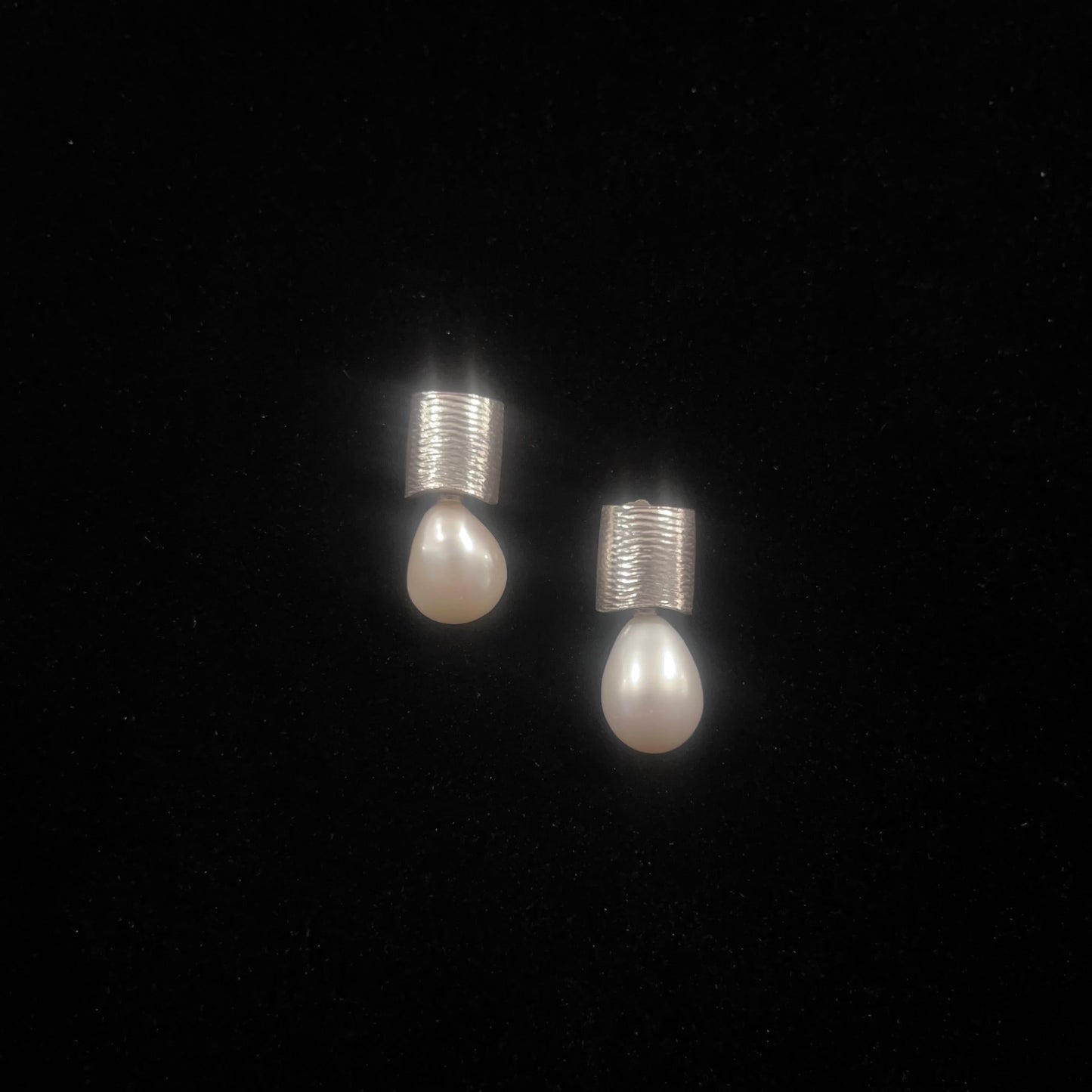 Obscure Pearl Earrings