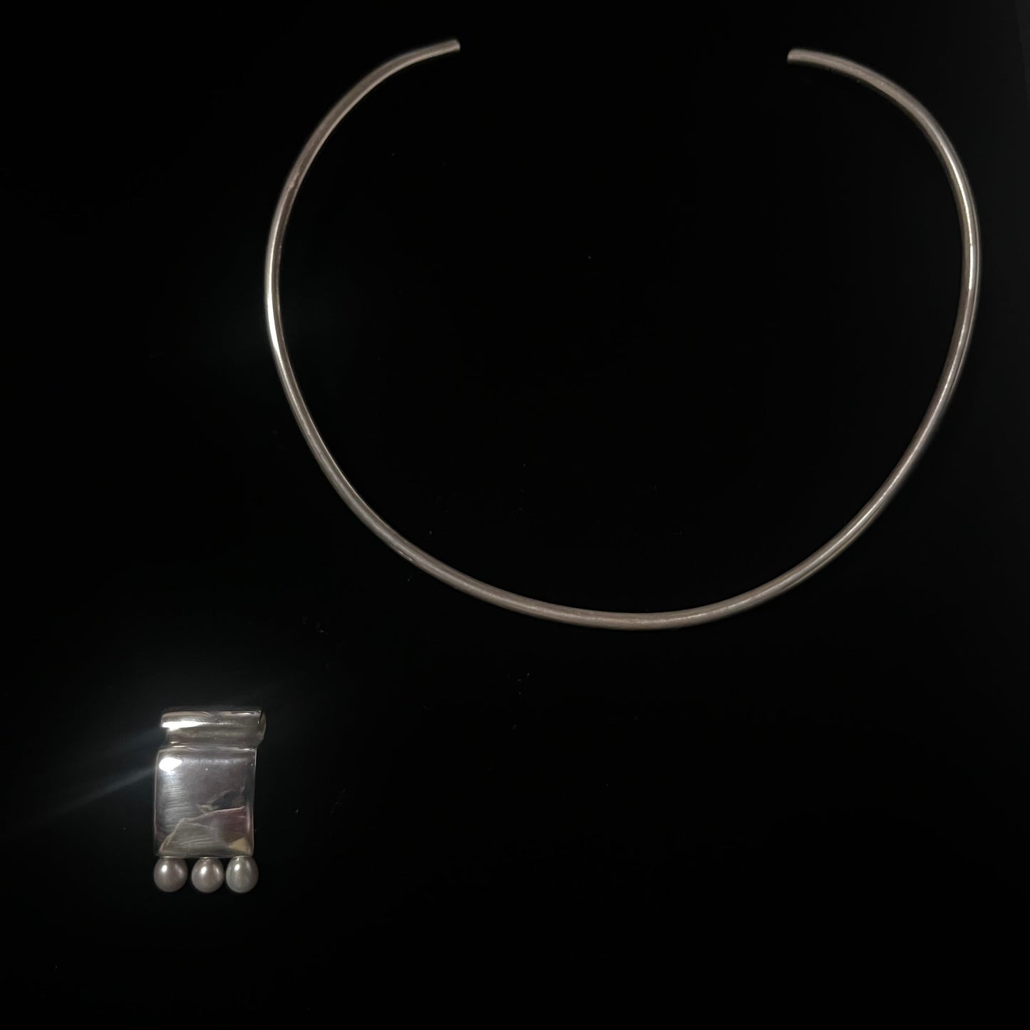 Obscure Pearl Necklace