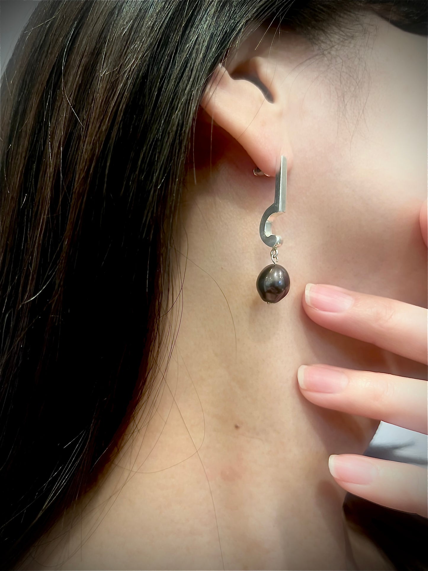 Trace Pearl Earrings No.1