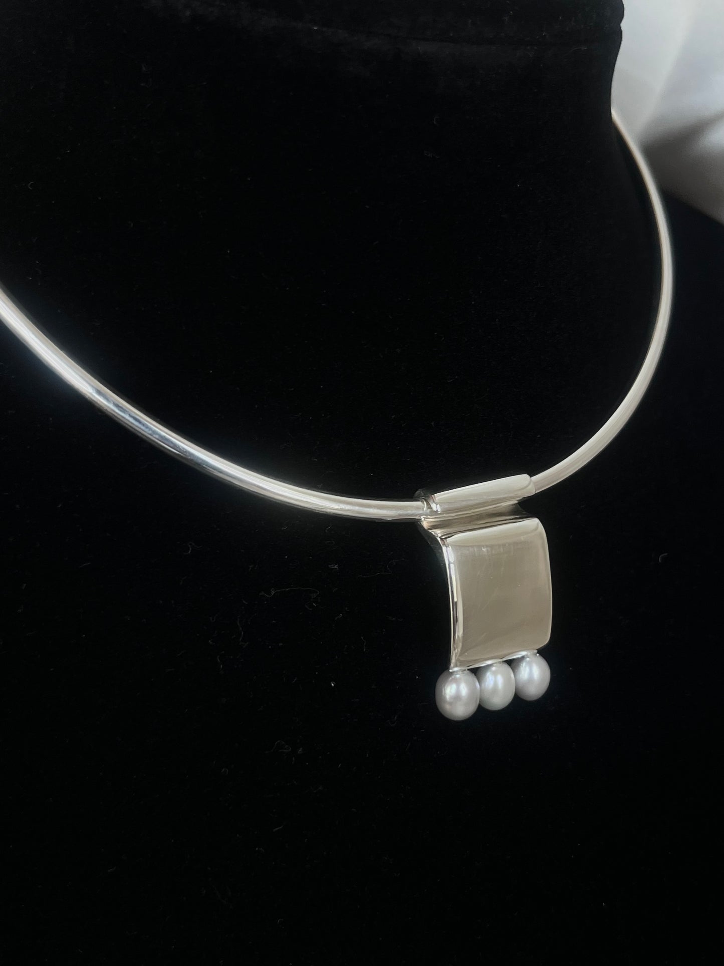 Obscure Pearl Necklace